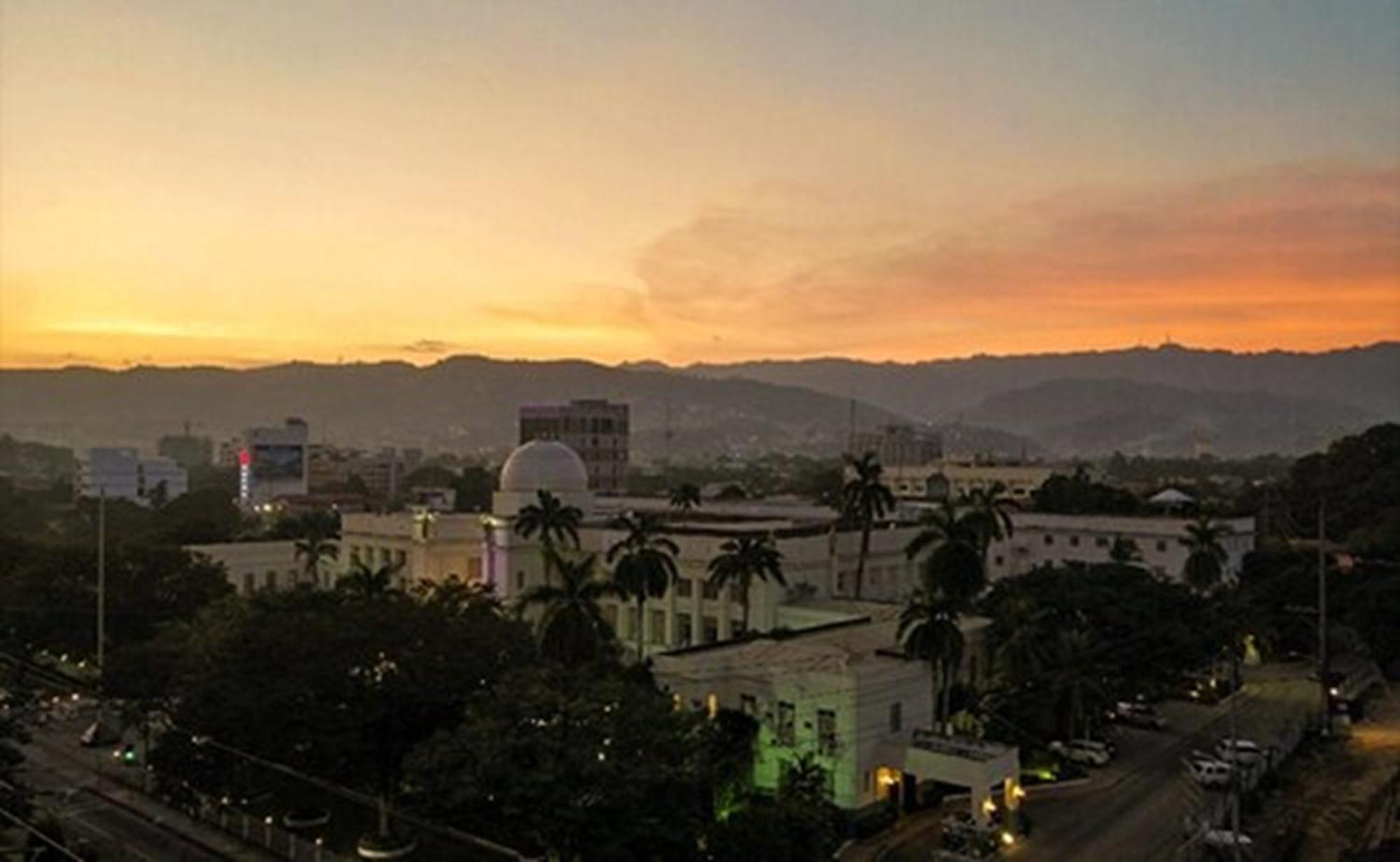 Cebu Capitol Central Hotel & Suites Powered By Cocotel Exterior photo